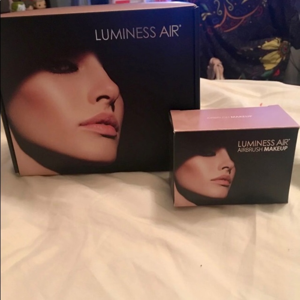 LUMINESS AIR MAKEUP KIT NWOT WITH  4 MAKEUP ADDED